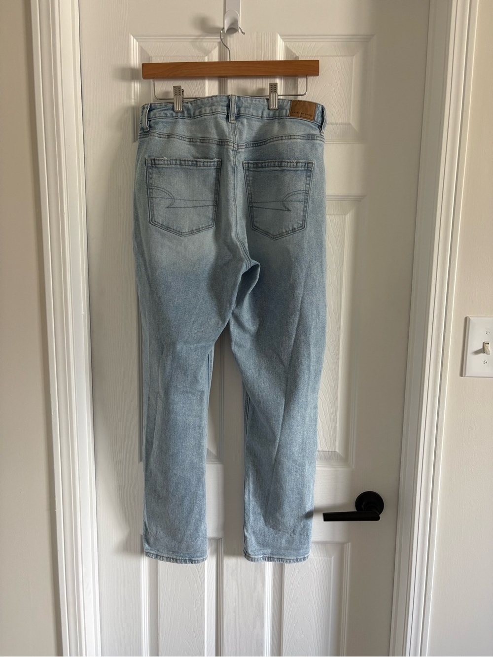 American Eagle Outfitters Light Wash Straight Leg Jeans - Picture 3 of 6